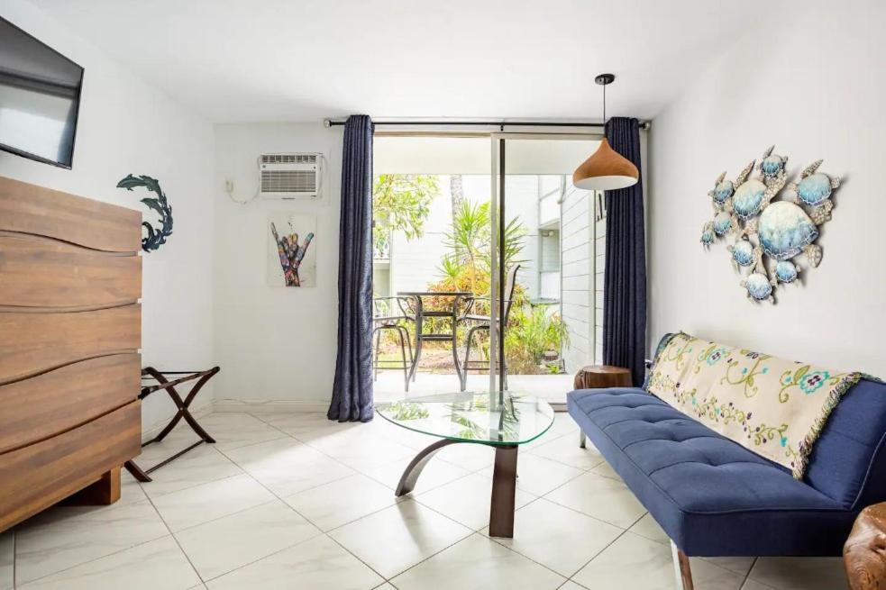 Downtown Hawaiian Theme Condo With Hot Tub, Pool & Beach - Kona Islander Inn Kailua-Kona Eksteriør billede