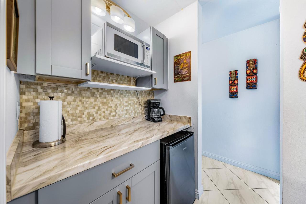 Downtown Hawaiian Theme Condo With Hot Tub, Pool & Beach - Kona Islander Inn Kailua-Kona Eksteriør billede