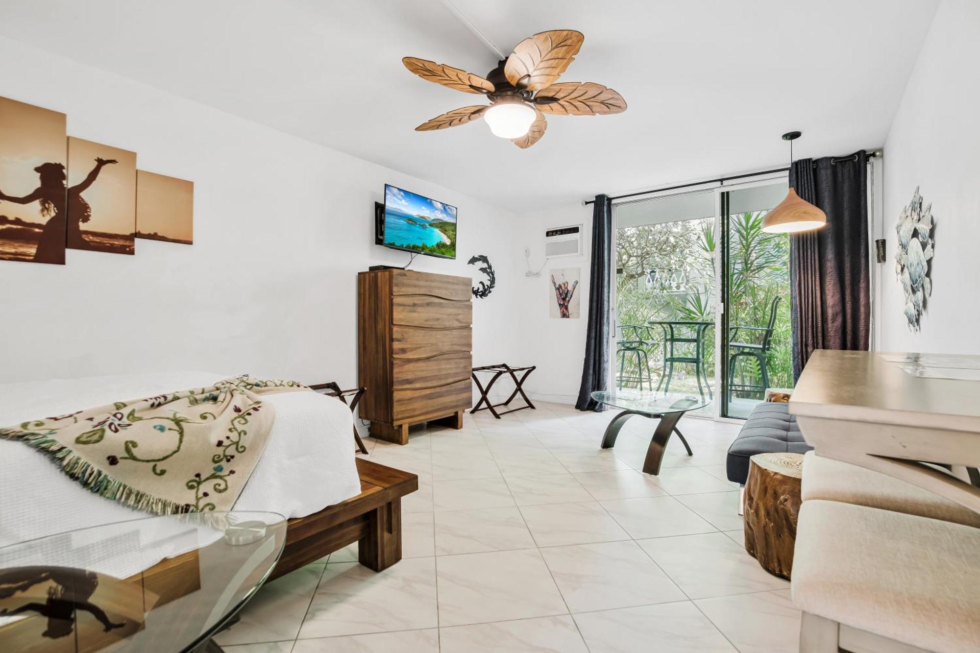 Downtown Hawaiian Theme Condo With Hot Tub, Pool & Beach - Kona Islander Inn Kailua-Kona Eksteriør billede